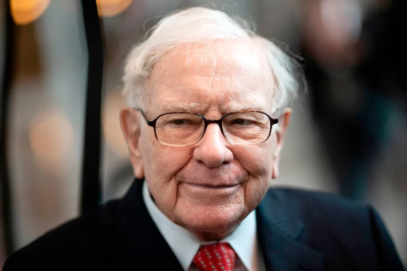 Warren Buffett's Giving Pledge & CEO Pay: What he admitted and the fallout